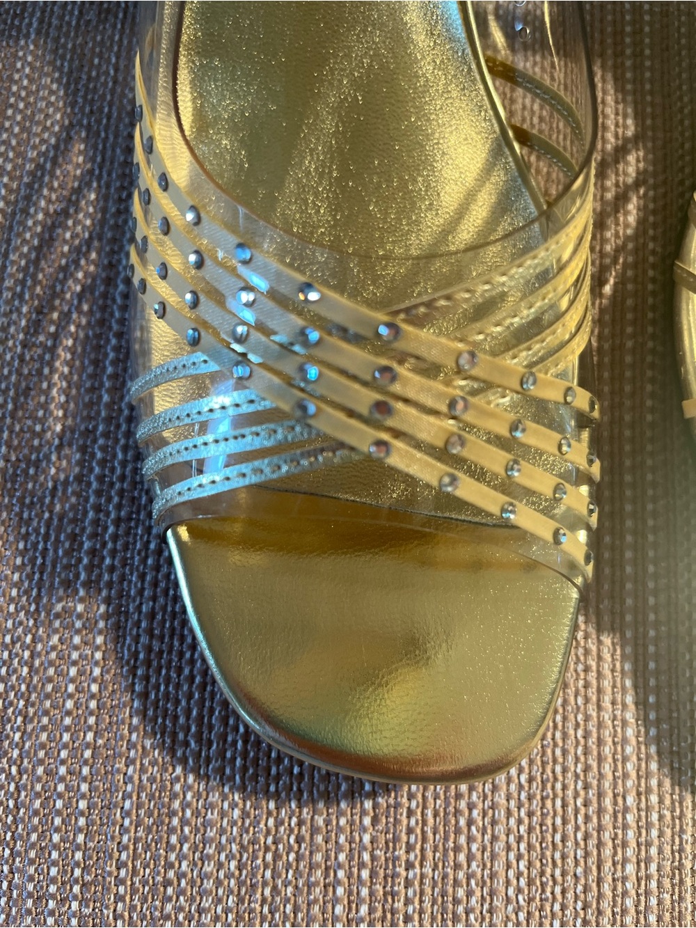 NEW! Women’s Dressy Gold Strap Shoes Size 10 Narrow - Picture 3 of 11
